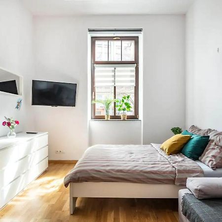 Discover Krakow Apartments - 5 Borowickiej St - Studio Next To Opera And Unity Centre Krakau Exterior foto